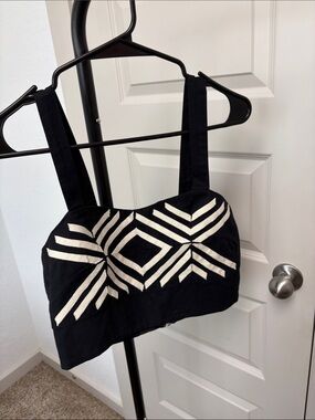 H&M Black and White Geometric Crop Top